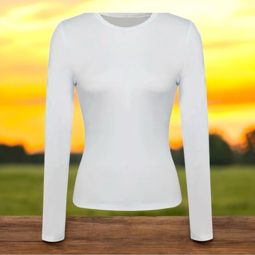 NWOT Women's Long Sleeve Athletic Crew Neck lightweight Shirt Great For Exercise